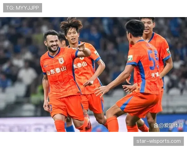 上海海港近期比赛进攻表现稳定,锋线效率提升赛季目标清晰 上海海港近期比赛进攻表现稳定,锋线效率提升赛季目标清晰